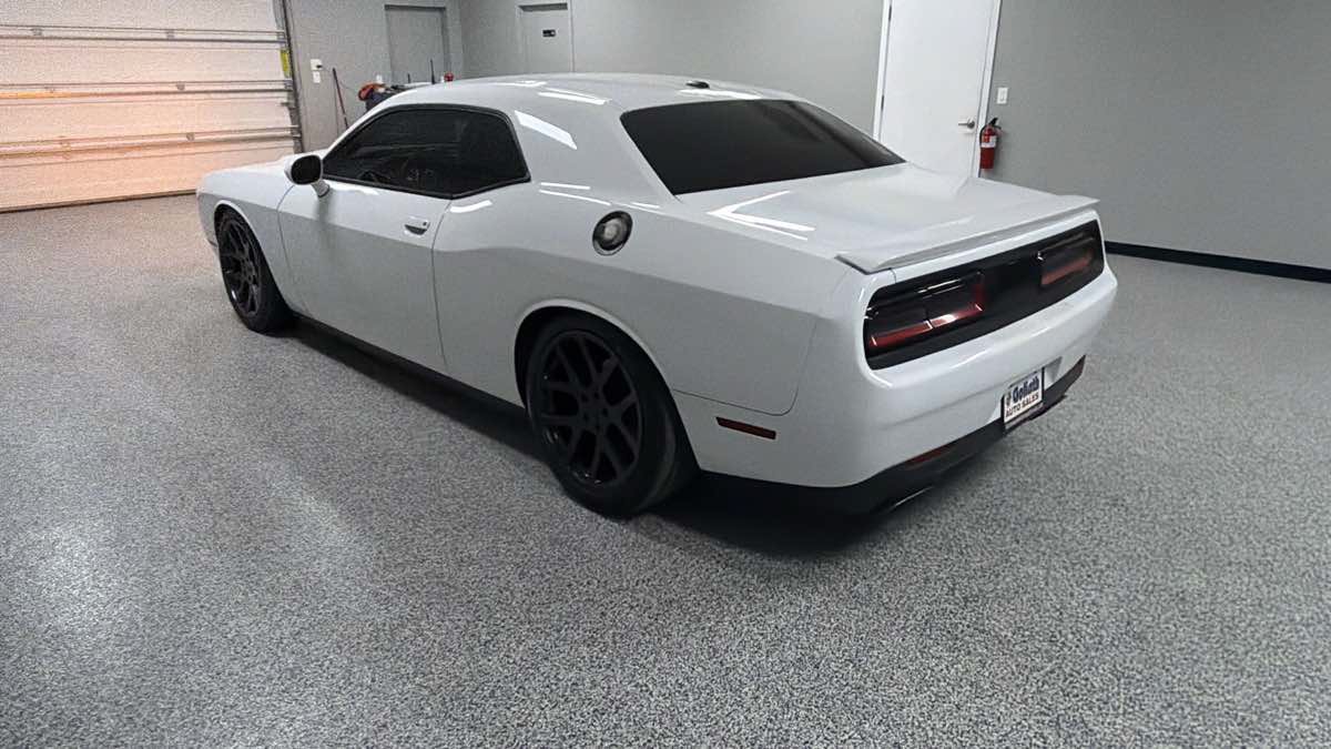 Used 2017 Dodge Challenger R/T RWD image 5