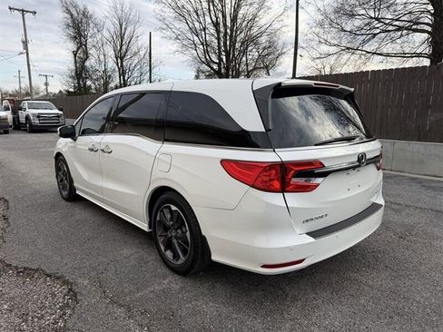 Used 2023 Honda Odyssey Elite image 2