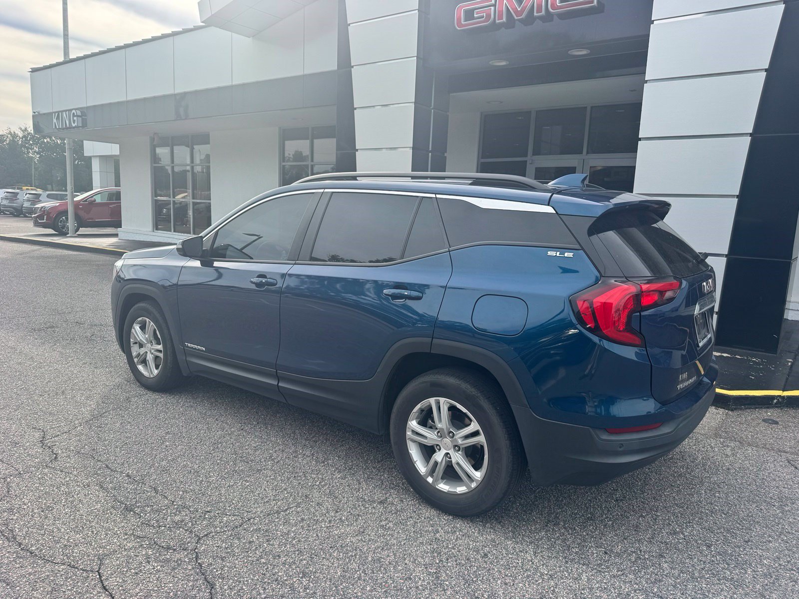 Used 2021 GMC Terrain SLE w/ Driver Convenience Package FWD image 5