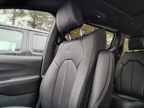 New 2026 Chrysler Pacifica Select image 25