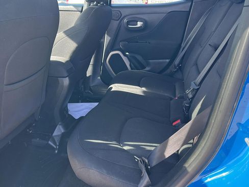 Used 2015 Jeep Renegade Latitude w/ Popular Equipment Group image 19