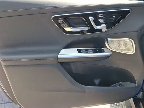 Used 2025 Mercedes-Benz GLC 300 4MATIC image 12