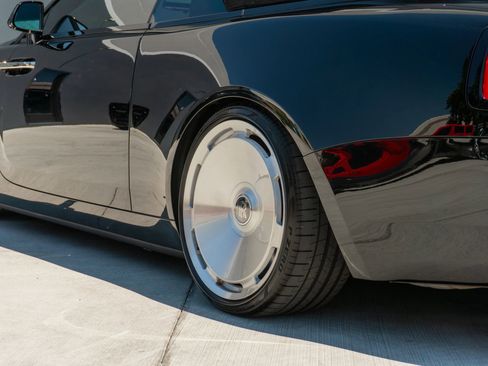 Used 2019 Rolls-Royce Dawn RWD image 56