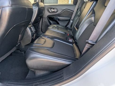 Used 2022 Jeep Cherokee Latitude Plus AWD/4WD image 17