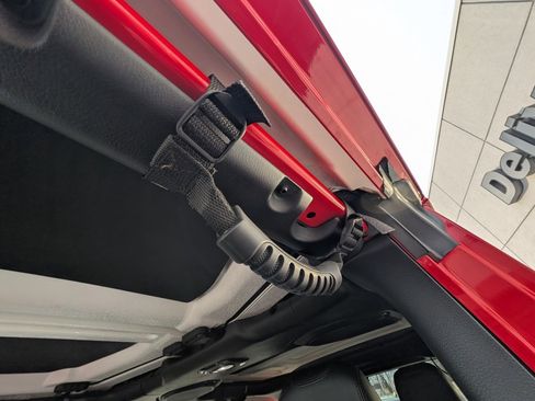 Used 2018 Jeep Wrangler Unlimited Rubicon image 35