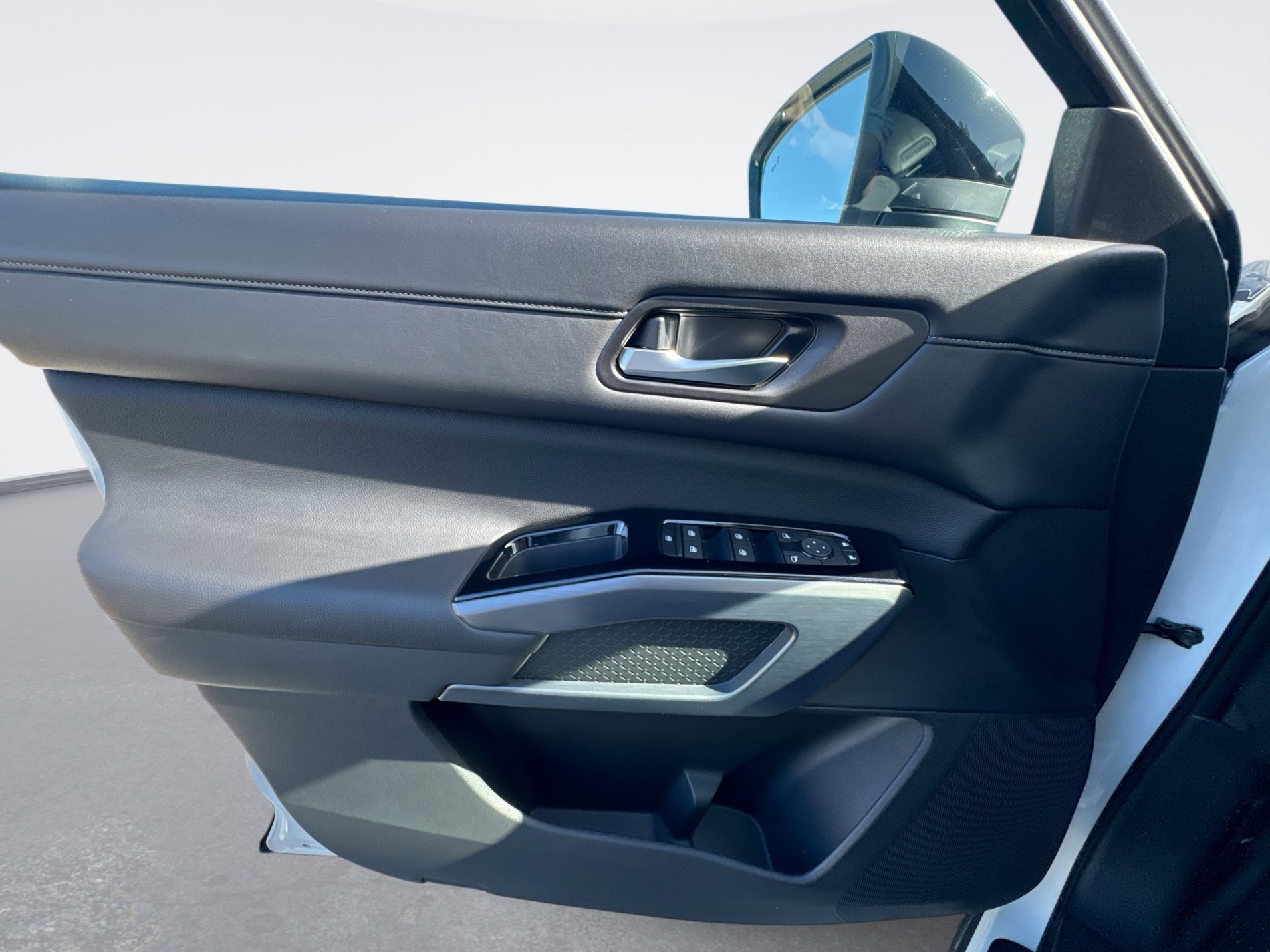 Certified 2024 Nissan Pathfinder SL FWD image 30