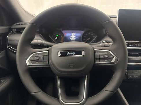 New 2026 Jeep Compass Latitude image 9