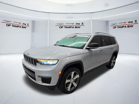 Used 2021 Jeep Grand Cherokee L Limited AWD/4WD image 2