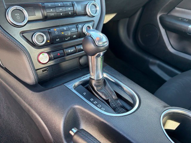 Used 2020 Ford Mustang Coupe w/ Black Accent Package RWD image 27