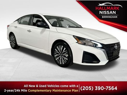 Used 2025 Nissan Altima 2.5 SV image 1