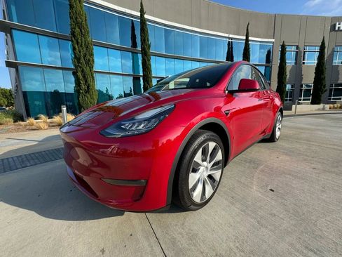 Used 2022 Tesla Model Y Long Range AWD/4WD image 2