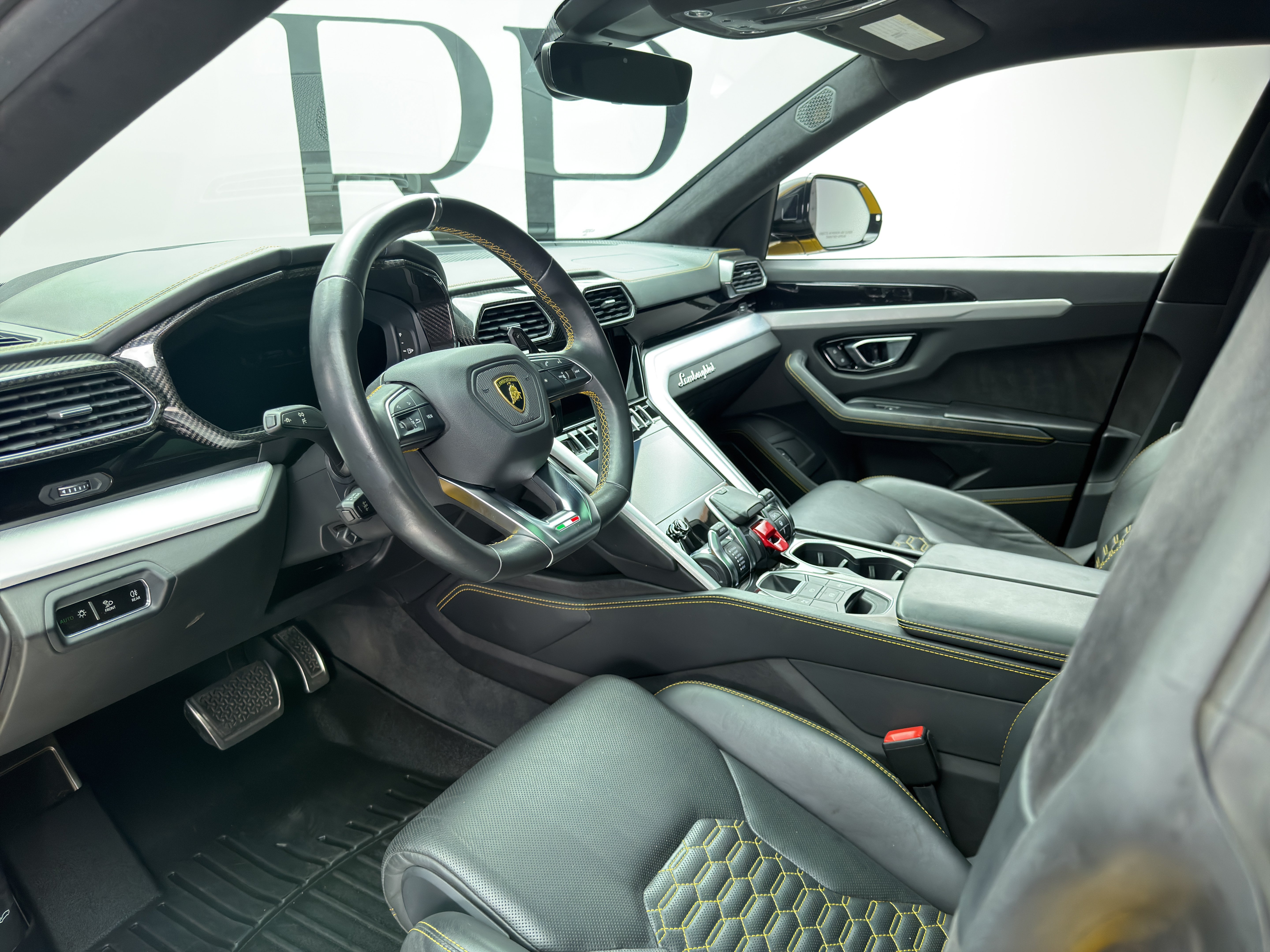 Used 2021 Lamborghini Urus AWD/4WD image 15