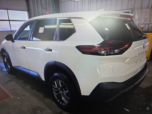 Used 2021 Nissan Rogue S image 3