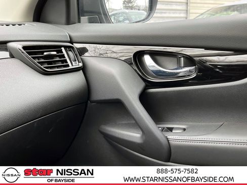 Used 2022 Nissan Rogue Sport SL w/ Premium Package image 35