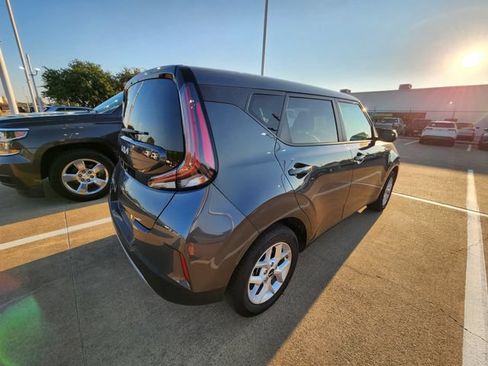 Used 2025 Kia Soul LX w/ LX Technology Package FWD image 6