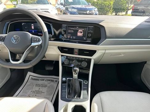 Used 2022 Volkswagen Jetta SE FWD image 11