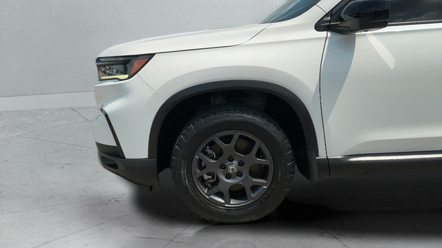 Used 2025 Honda Pilot TrailSport image 26