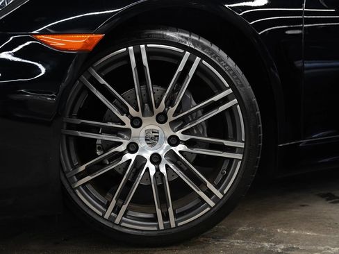 Used 2016 Porsche Cayman RWD image 3