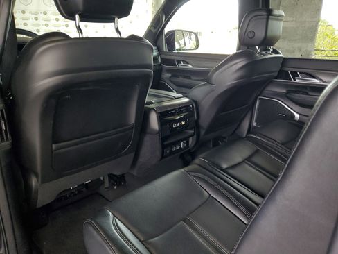 Used 2024 Jeep Wagoneer L Series II RWD image 6