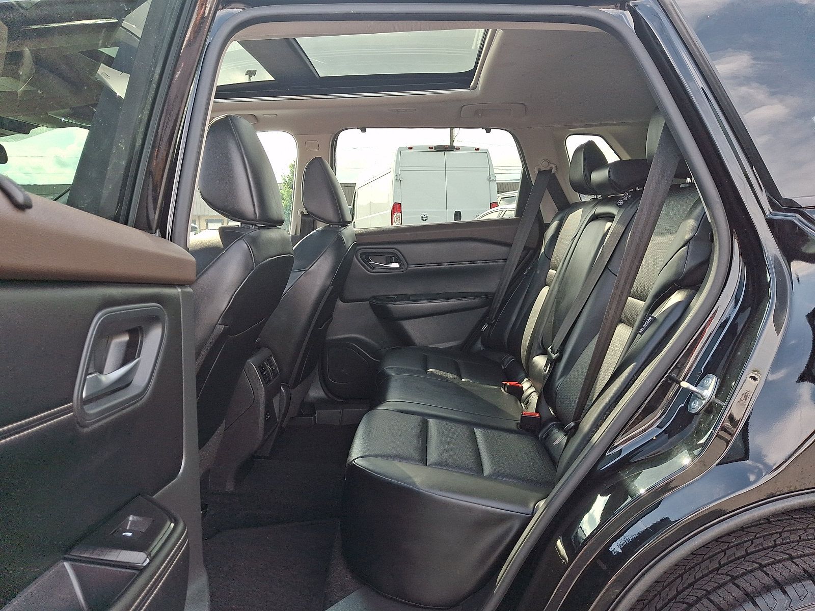 Certified 2023 Nissan Rogue SV w/ SV Premium B Package AWD/4WD image 10