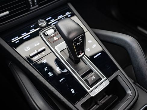 Used 2023 Porsche Cayenne Platinum Edition image 29