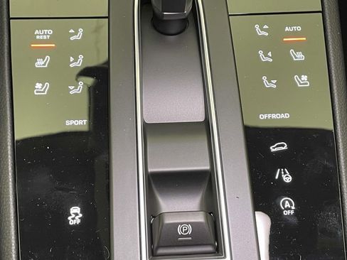 New 2026 Porsche Macan image 34