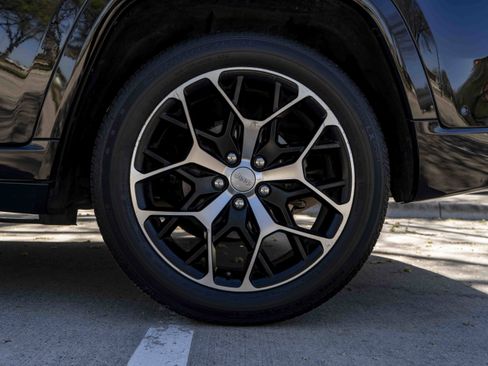 Used 2023 Jeep Grand Cherokee Summit AWD/4WD image 17
