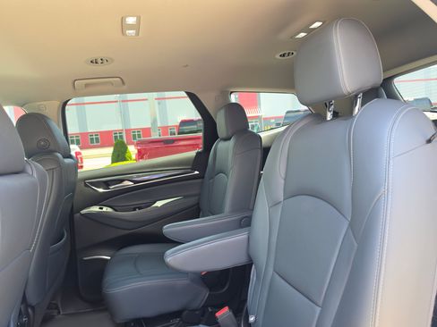 Used 2021 Buick Enclave Essence AWD/4WD image 13