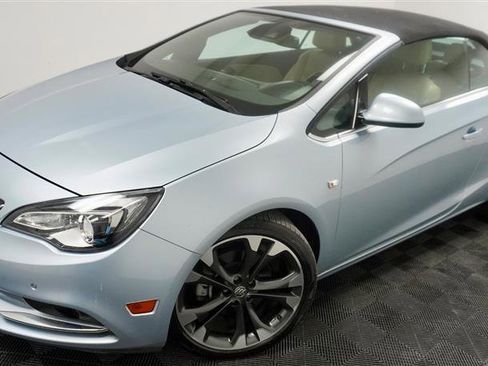 Used 2019 Buick Cascada Premium image 2