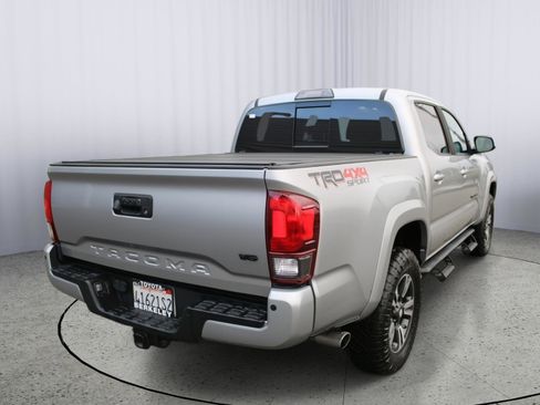 Used 2019 Toyota Tacoma image 8