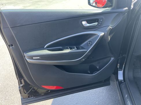 Used 2017 Hyundai Santa Fe Limited image 11