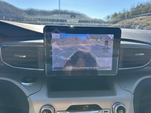 Used 2023 Ford Explorer XLT w/ Equipment Group 202A image 12