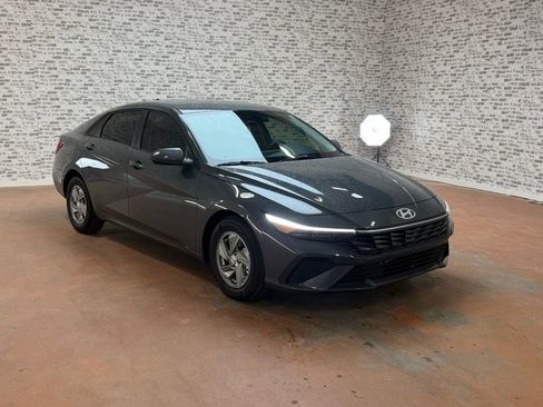 New 2026 Hyundai Elantra SE image 1