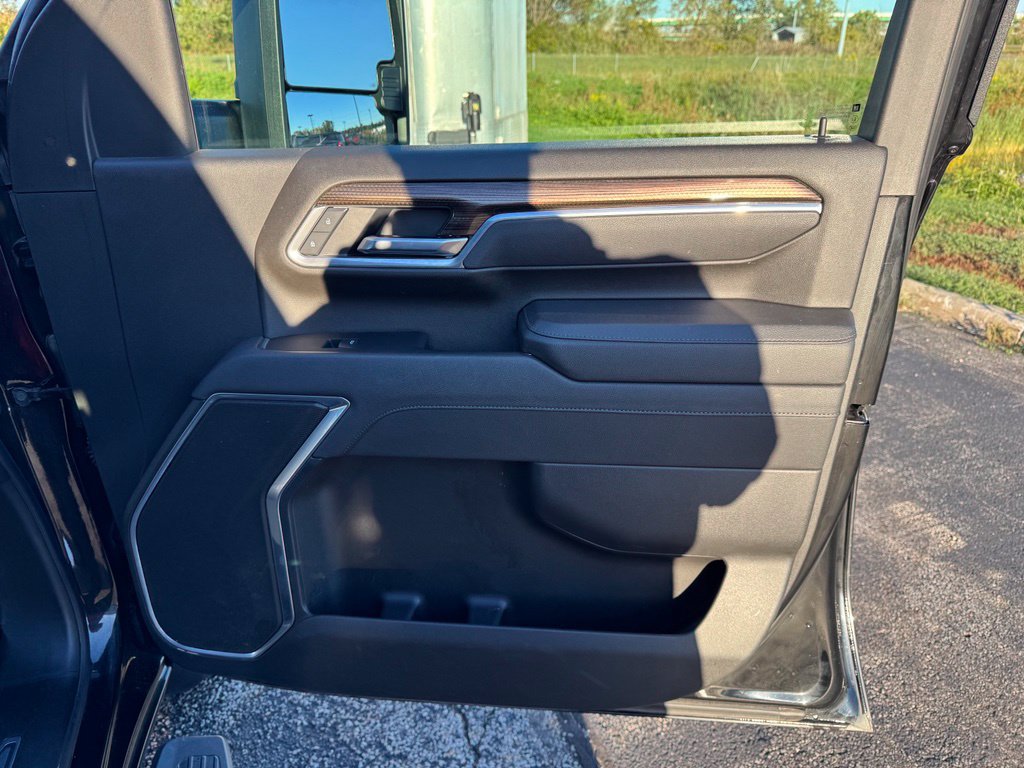 Used 2025 Chevrolet Silverado 2500 LT w/ Convenience Package AWD/4WD image 18