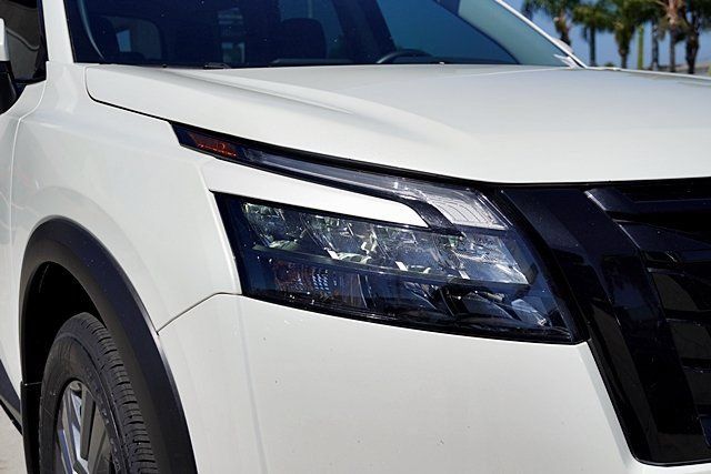 Certified 2023 Nissan Pathfinder SV w/ Black Appearance Package FWD image 11