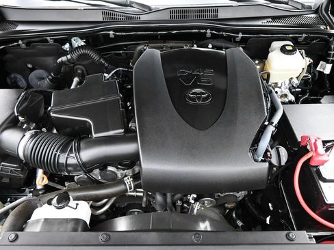 Used 2021 Toyota Tacoma TRD Off-Road AWD/4WD image 19