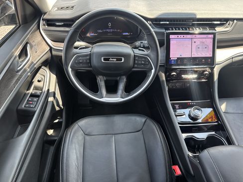 Used 2022 Jeep Grand Cherokee Limited AWD/4WD image 7
