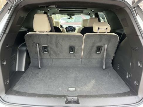 Used 2022 Chevrolet Traverse Premier FWD image 22