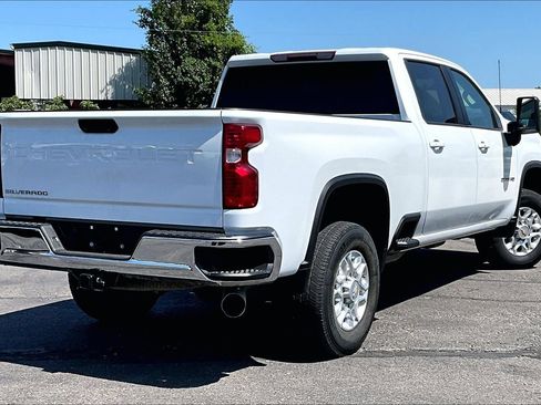 Used 2024 Chevrolet Silverado 2500 LT AWD/4WD image 2