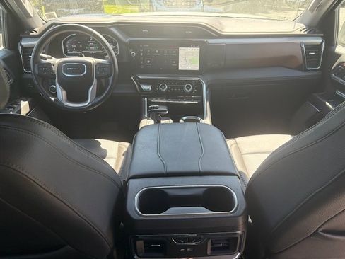 Used 2023 GMC Sierra 1500 Denali w/ Technology Package AWD/4WD image 8