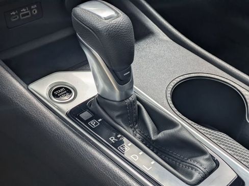 Used 2025 Nissan Altima 2.5 SV image 17