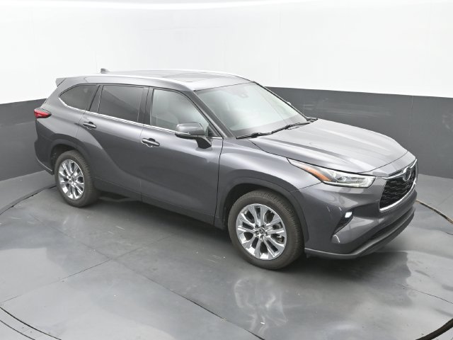 Used 2021 Toyota Highlander Limited FWD image 13