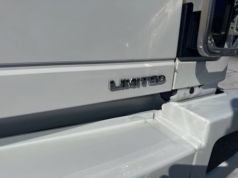 Used 2005 HUMMER H2 SUT w/ Preferred Equipment Group AWD/4WD image 29
