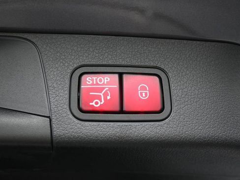 Used 2022 Mercedes-Benz GLB 250 w/ Premium Package Lite image 17