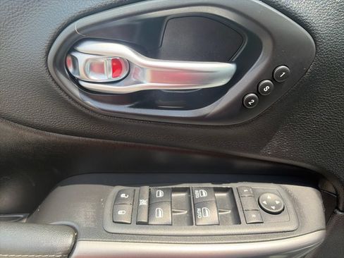 Used 2020 Jeep Cherokee Limited AWD/4WD image 14