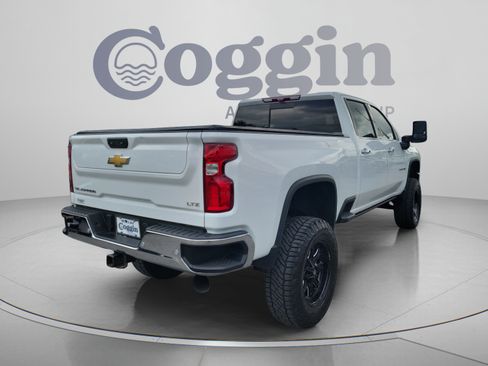 Used 2023 Chevrolet Silverado 2500 LTZ w/ LTZ Premium Package AWD/4WD image 3