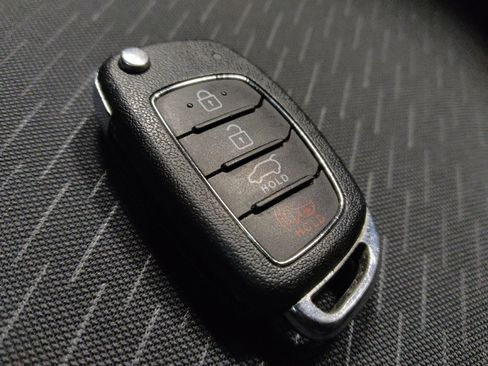 Used 2020 Hyundai Tucson SE image 32