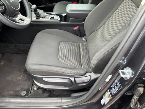Used 2023 Kia Sportage LX AWD/4WD image 12