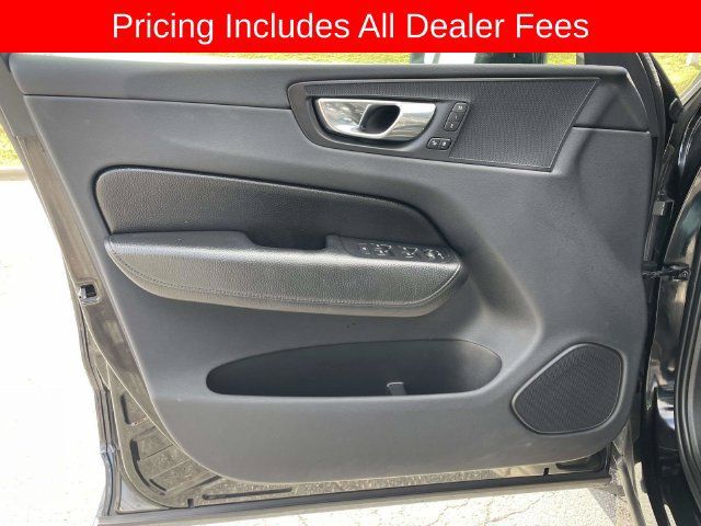 Used 2018 Volvo XC60 T5 Momentum w/ Vision Package AWD/4WD image 15