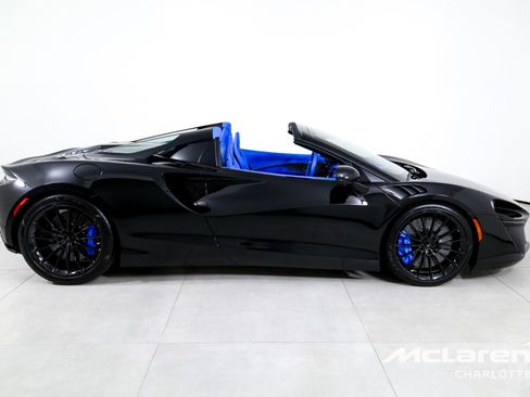 Used 2025 McLaren Artura Spider image 11